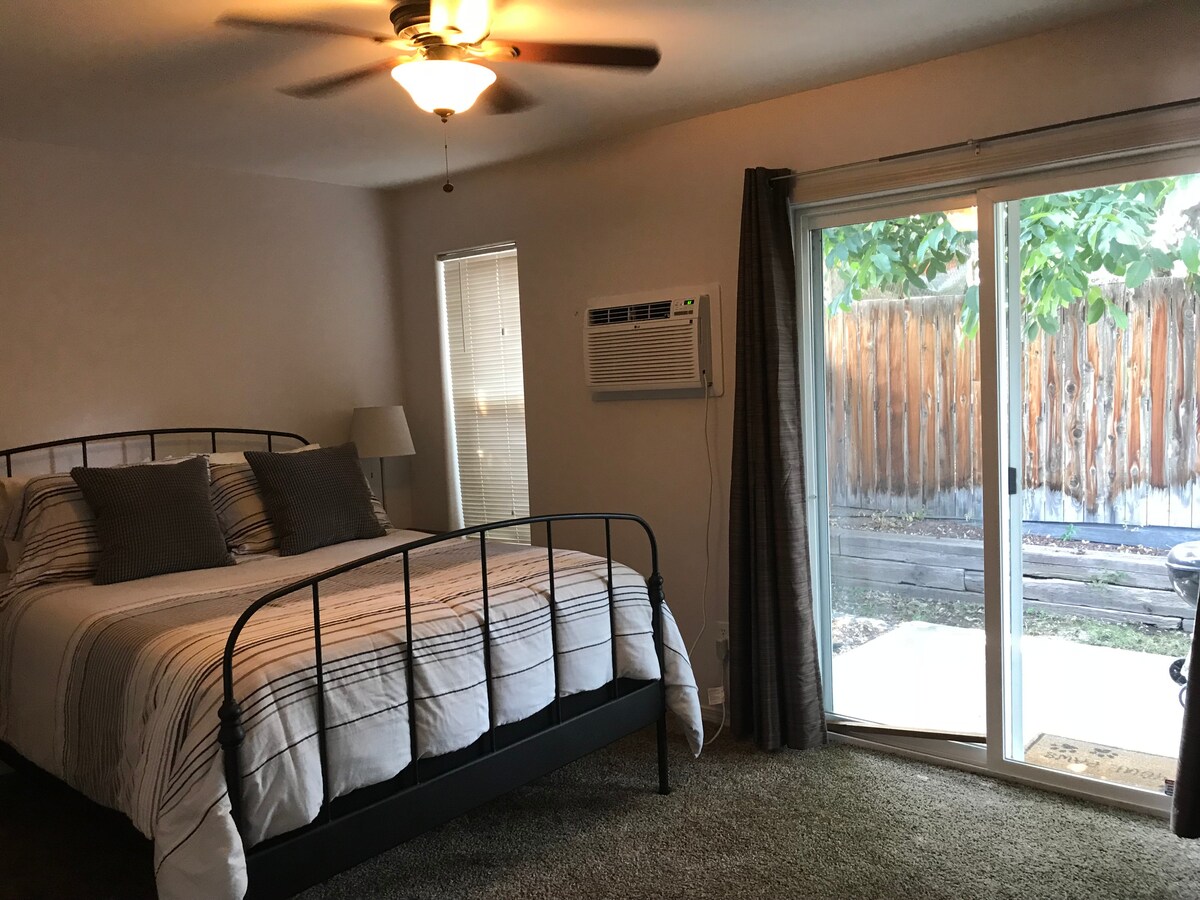 带标准双人床的主卧