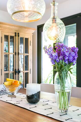 Stunning Hollywood Hills Designer Estate with City Views gallery image 5