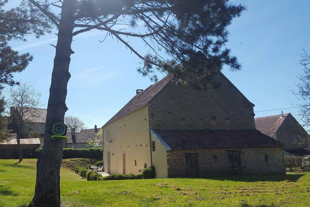 Vue du terrain à l'arrière