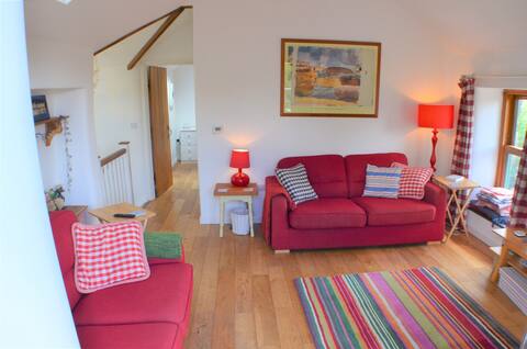 Top Airbnb: Charming Historic Cottage in St Agnes in St. Agnes