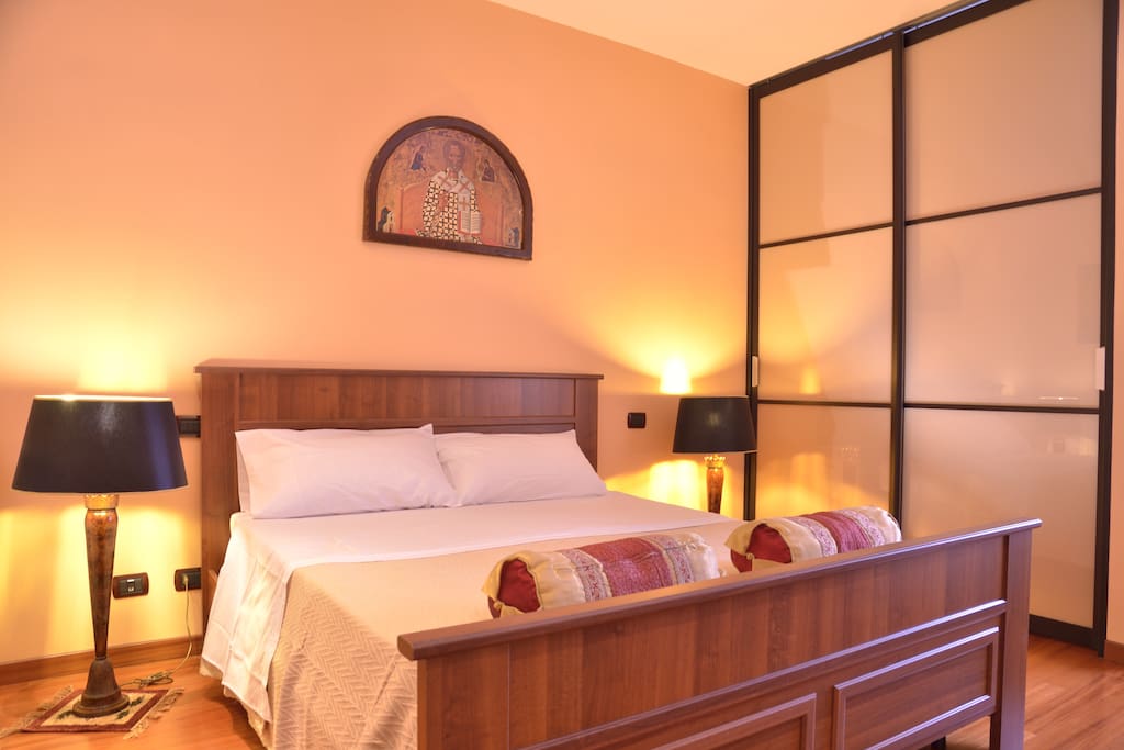 Zona notte - Camera da letto con annessa ampia cabina armadio con vetrate scorrevoli