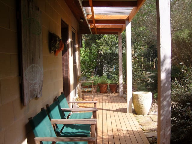 Moggs Beach Garden House