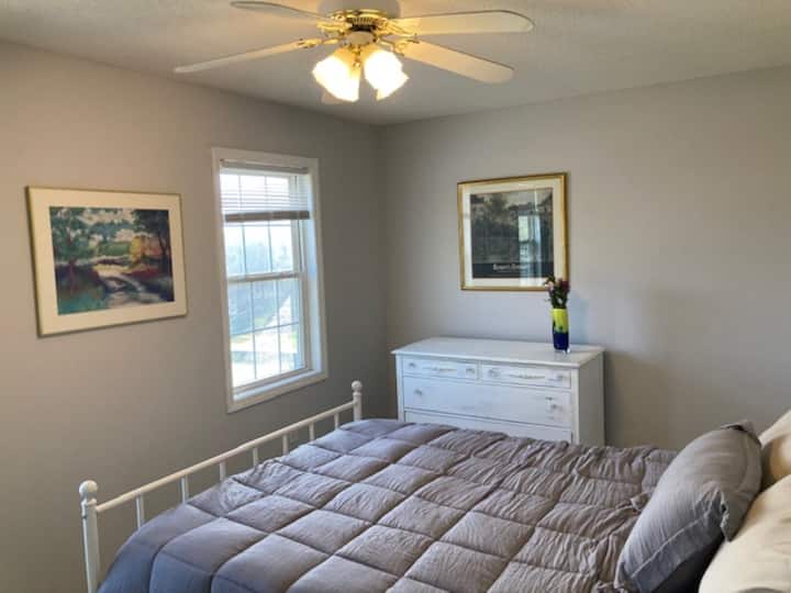 Shumë dritë natyrale në dhomën e dytë të gjumit