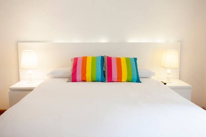 Spacious apartment by Las Ramblas gallery image 2