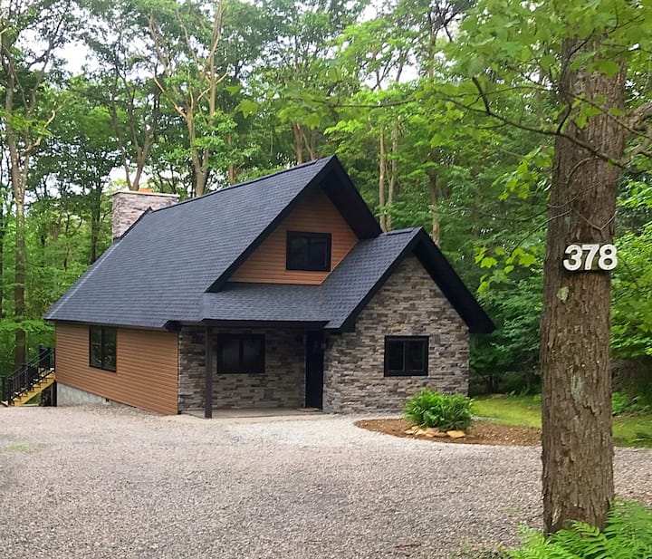 Laurel Mountain Cabin Cabins for Rent in Boswell, Pennsylvania