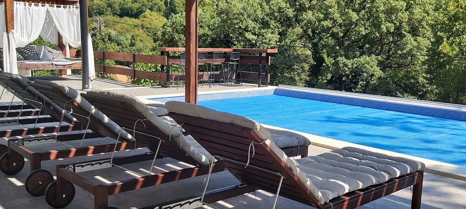 Top-earning Airbnb listing in Kruče - Kërruçi, 3 bedrooms