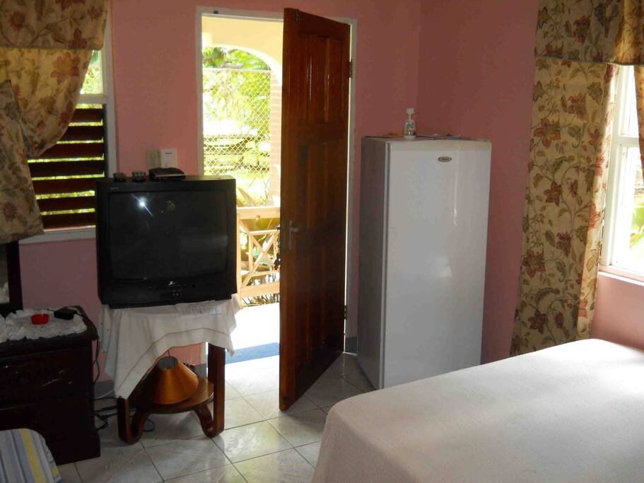 Cable TV, full size refrigerator