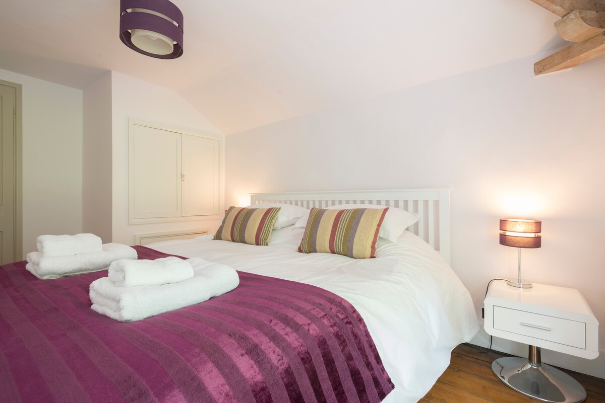 Luxurious bed linen and furniture