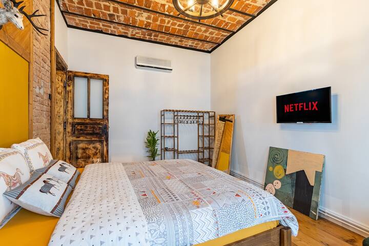 Luxury 3BR Apt. w/ Galata Tower View, A/C, Netflix gallery image 3
