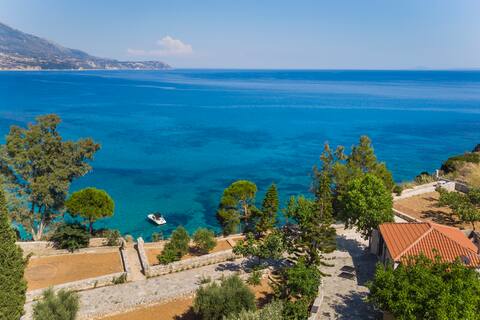 Ploes Luxury Cottages “Meliti” overlooking the sea