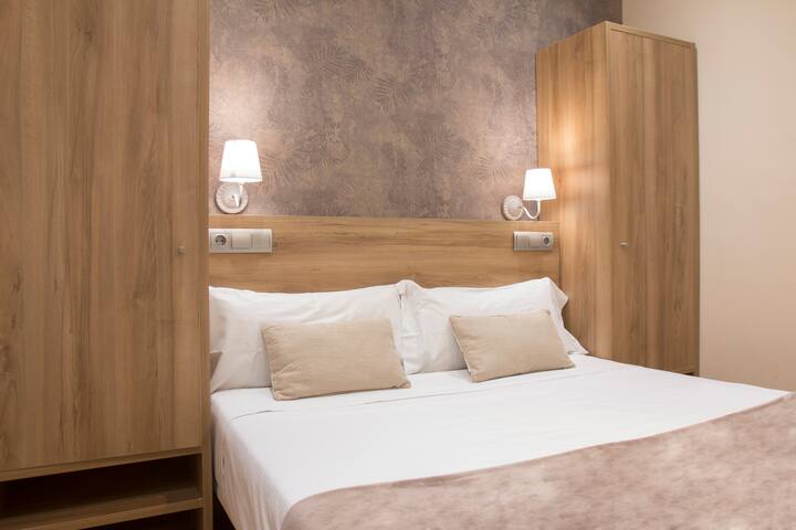 1-1 Sagrada Familia gallery image 3