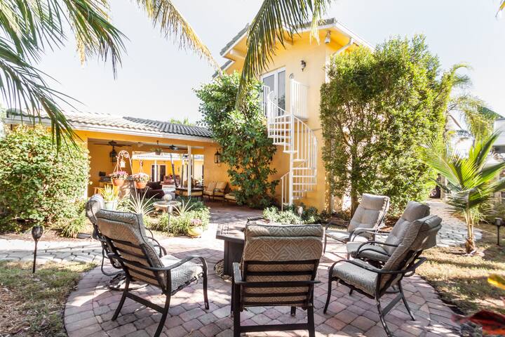 Downtown Boca Private Detached Guest Suite