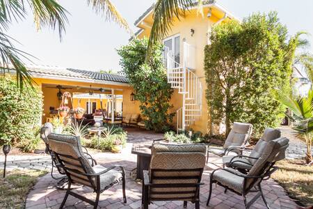 Downtown Boca Private Detached Guest Suite