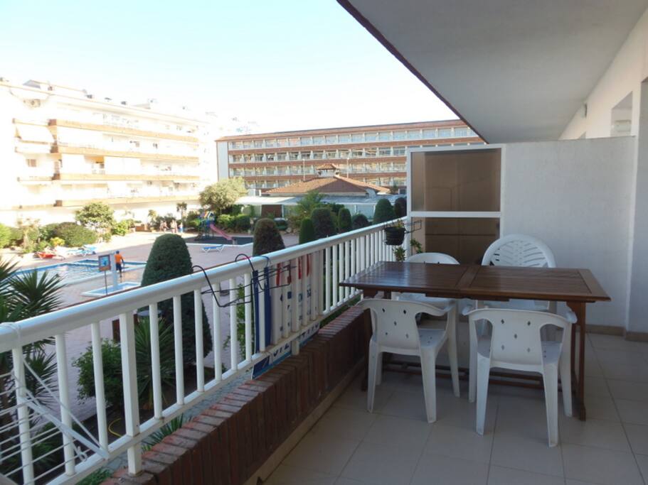 TERRASSE 12 M2
AVEC VUE SUR LA PISCINE