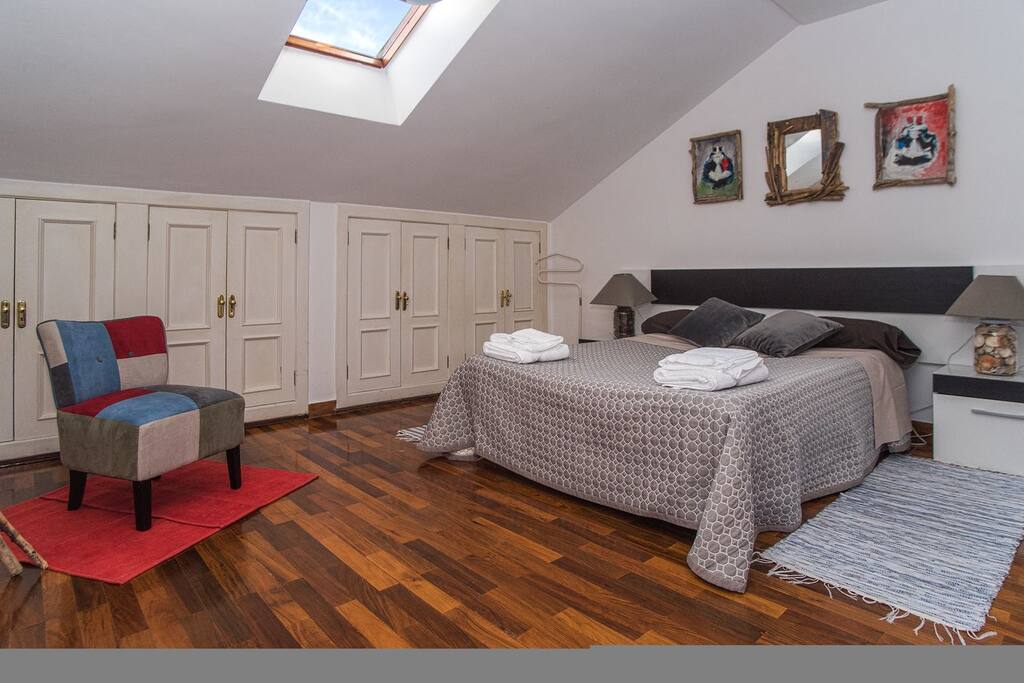 Habitación principal .
Detalle de butaca y carpintería