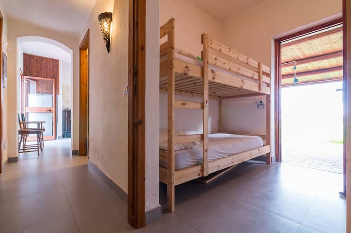 ห้องนอน (เตียงคู่สองเตียง) นี่คือห้องหนึ่ง