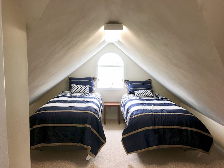 XL单人床-可以拼在一起形成一张加大双人床