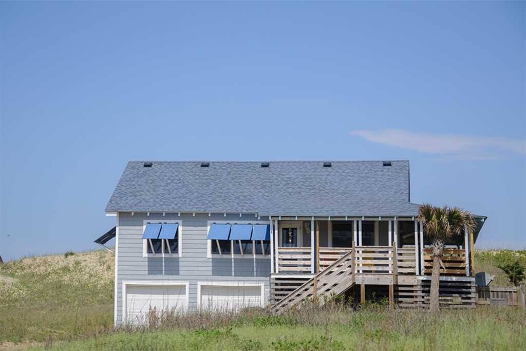 JR10: Mann Cottage | Front Exterior