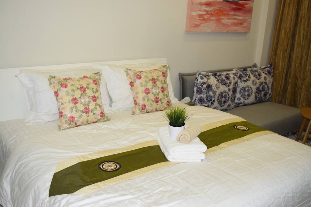 Memory foam hotel collection king sized bed