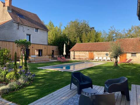 Beautiful contemporary farmhouse with swimming pool 8-12 p