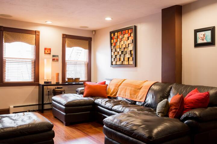 Modern 3.5 BR Single Family Home gallery image 4