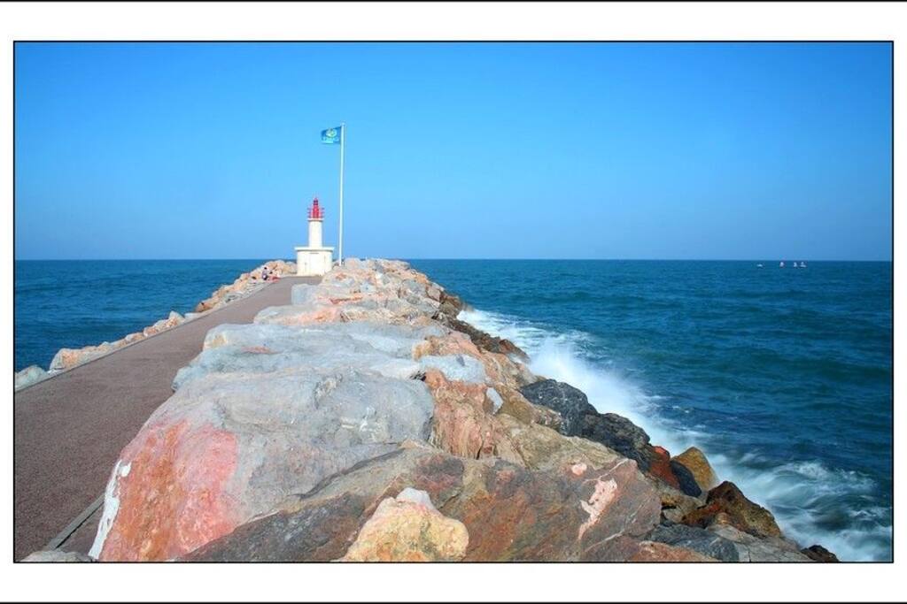 La jetée proche du port