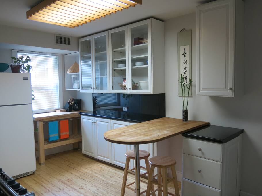 Fully equipped modern kitchen.