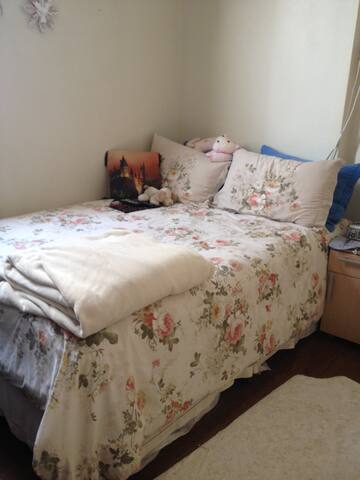 alugo quarto para mês  agosto 2016