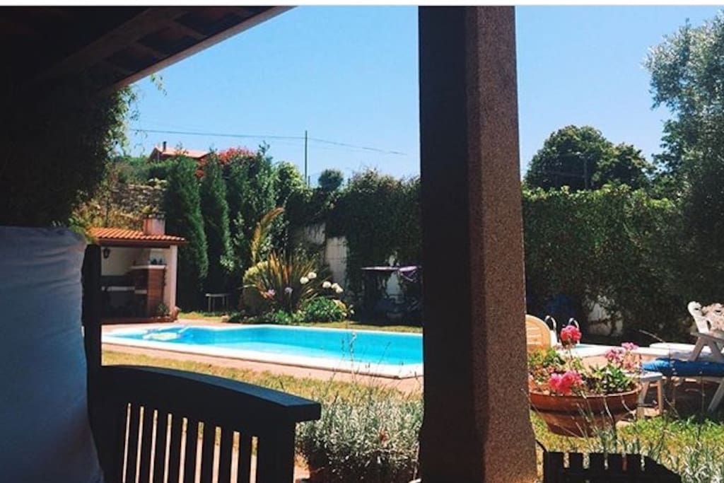 Porche y piscina