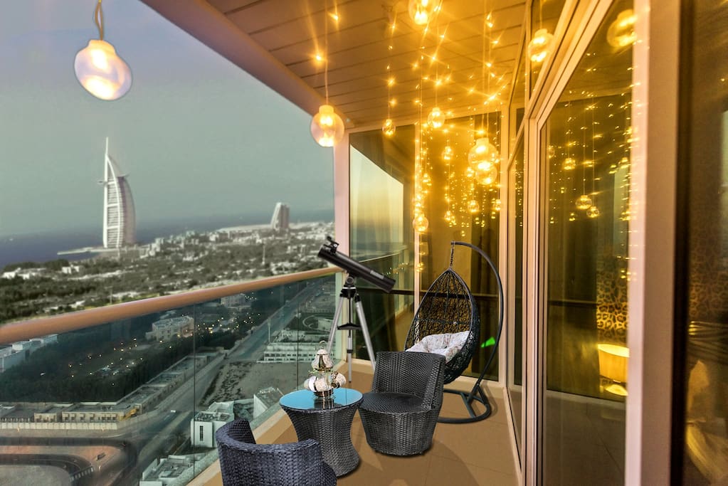 Beautiful beach and city view from your balcony. 5 iconic views from 1 balcony. Fairy lights in balcony gives a romantic ambiance to over all environment.