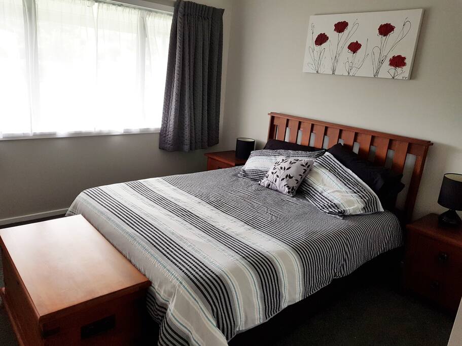 Bedroom with queen bed