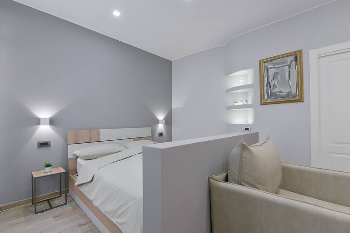 Appartamenti Deluxe a 2 passi dalle 2 Torri gallery image 3