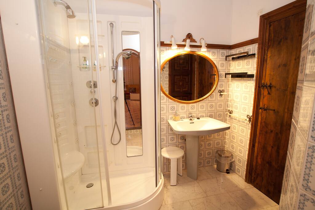 Superior Suite "Miracle" bathroom