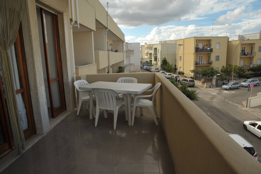 Balcone con pranzo all'esterno