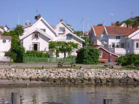 West coast picturesque cottage
