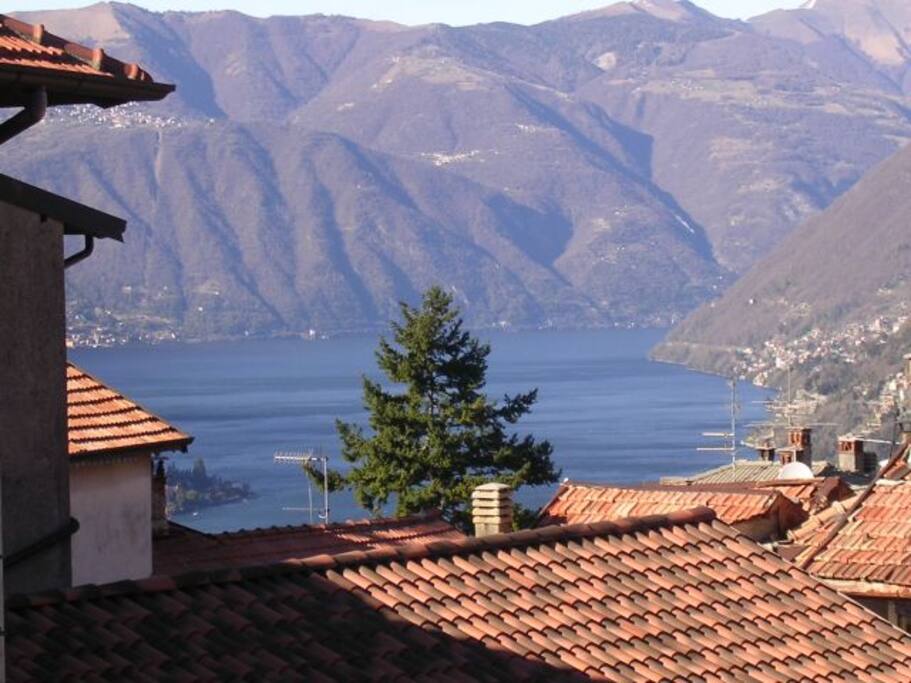 Lake view from the terrace / Vista lago dal terrazzo