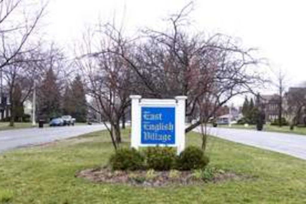 East English Village - Bordering affluent Grosse Pointe on the east side. EEV offers a racially diverse stable neighborhood to appreciate visiting in Detroit.