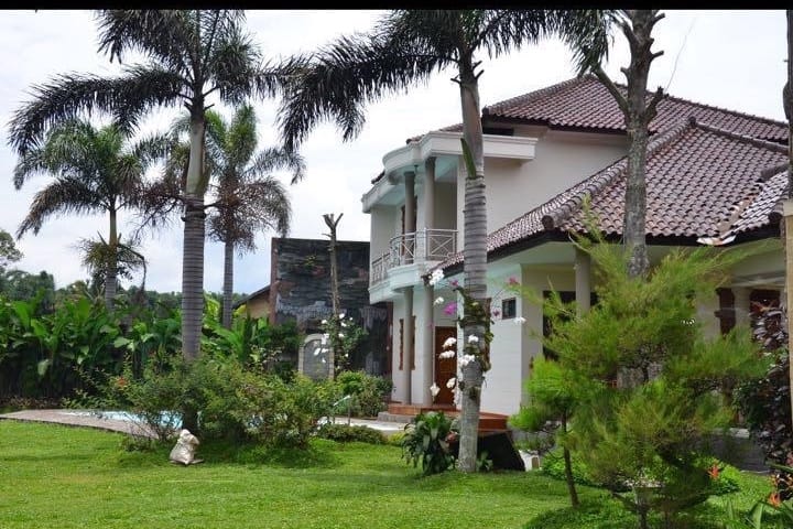 Villa Fayendra Is The Luxury Villa In Town Vila Untuk Disewakan Di Garut Jawa Barat Indonesia