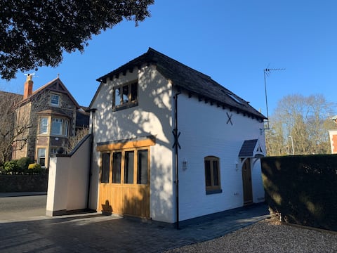 Popular Airbnb listing: Come and stay at St Just Coach House. in Malvern Hills