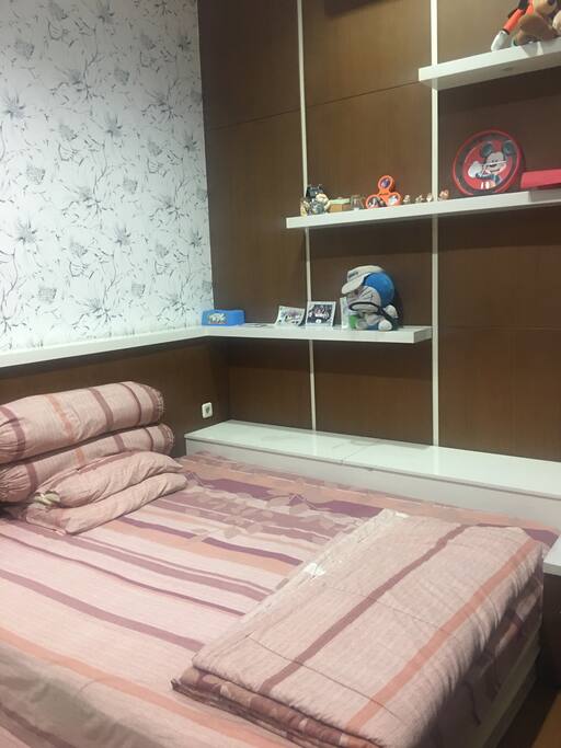 Bed room with king size:)