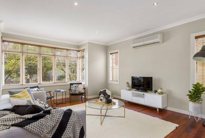 Central Ascot Vale treasure close to CBD & Airport gallery image 3