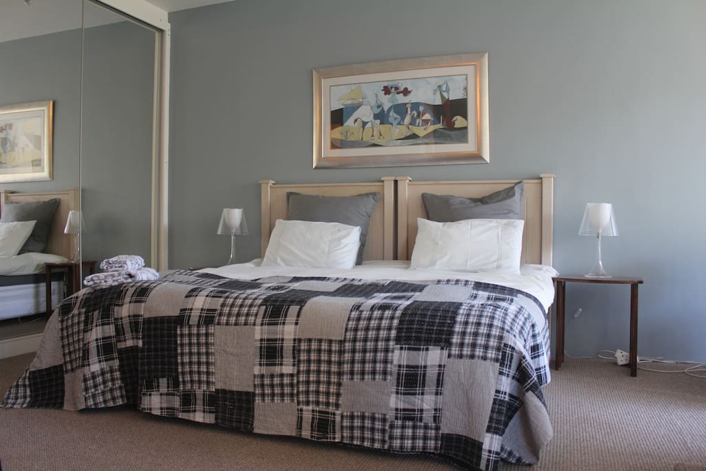 Sleeping can be split into 2 single beds