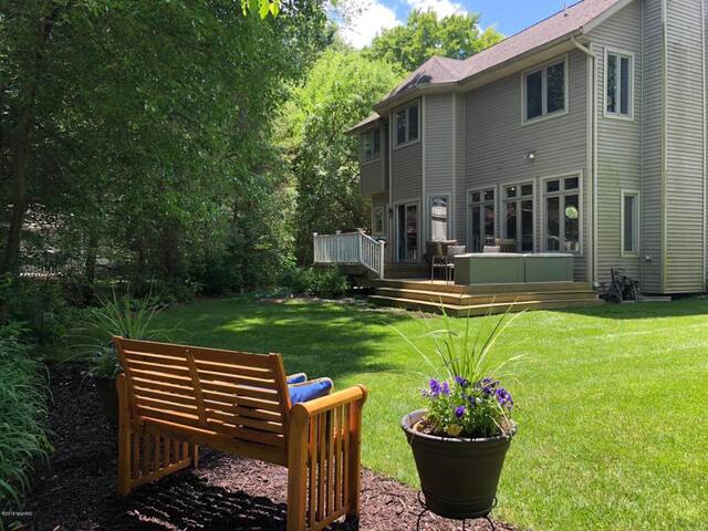 **Affordable Luxury Suite** Private Bath/Queen Bed