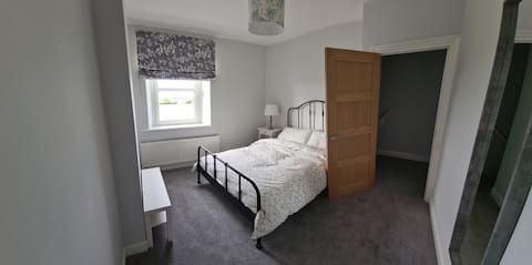 Pet friendly, two bedroom cottage in rural setting