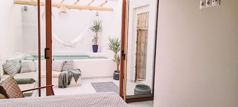Luxury Apartment with Private Pool near City Wall