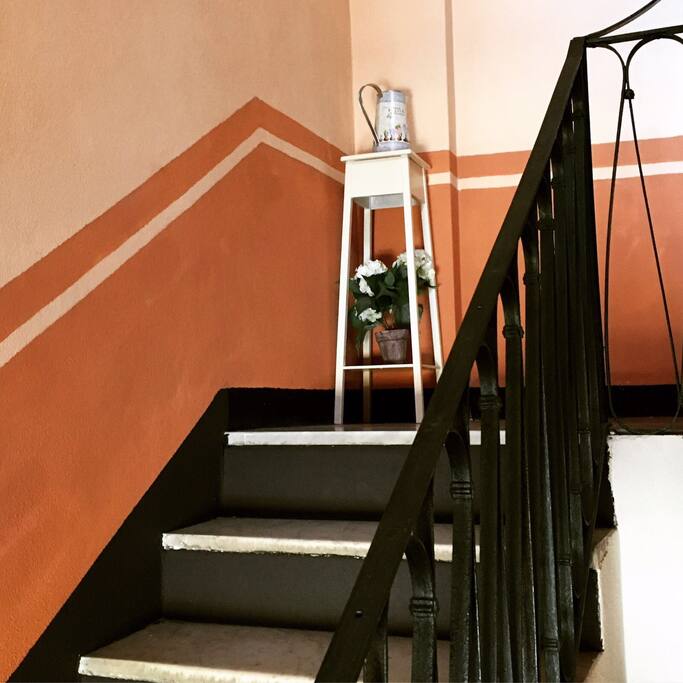 Già si intuisce l'atmosfera!
