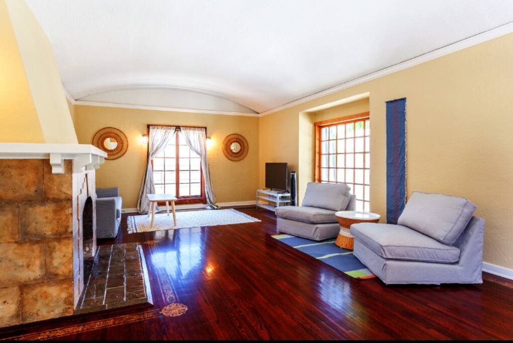 Living-room has a Quee-size fold out sofa-bed and a large Smart TV (no cable)