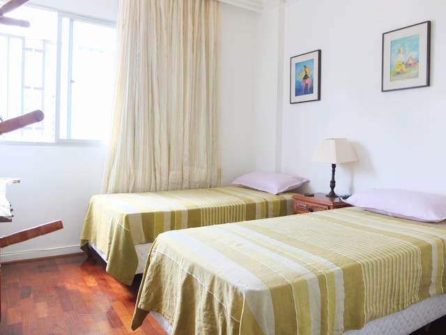 Quarto em apto. na Barra / Private room in Barra