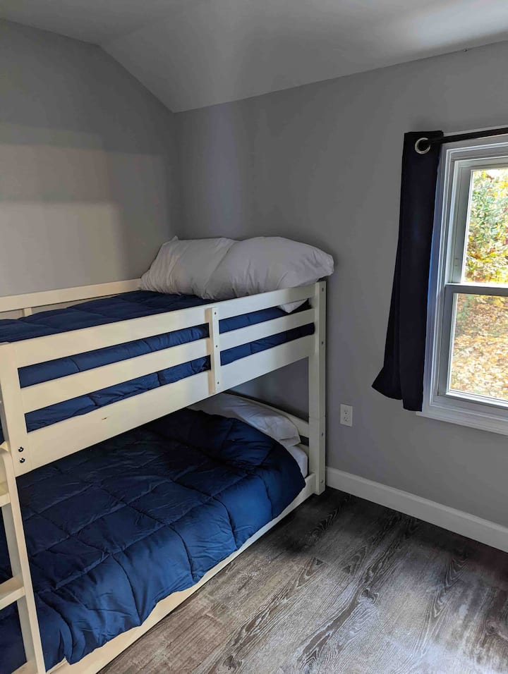 Camas individuales en el dormitorio 2 