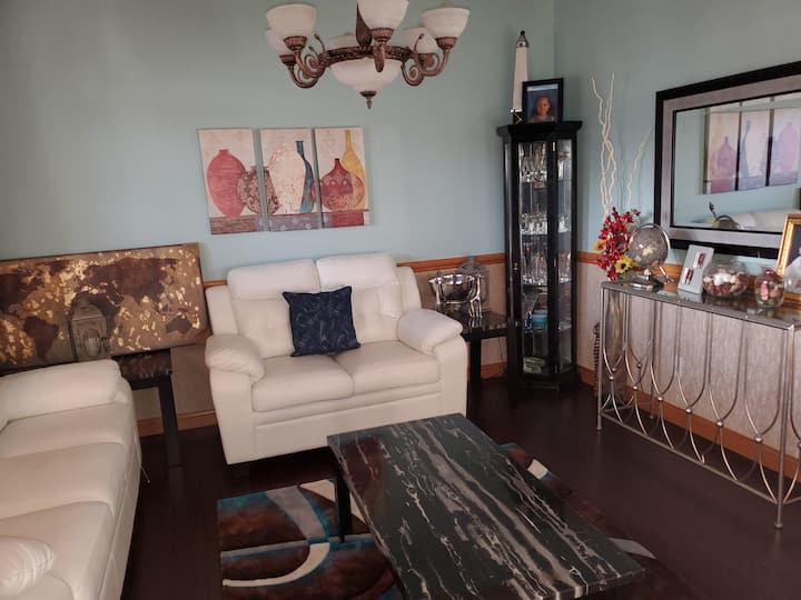 Entire  4200 Sq Ft Southeast. Great Neighborhood. - Lincoln, NE